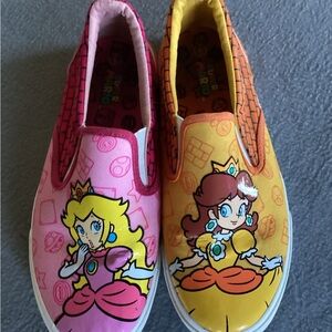 Ground Up Nintendo Mario Girls Princess Peach & Daisy Slip-On Sneakers
SZ 6